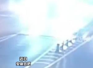 男子驾车突发低血糖双手无力，紧急停车后请求交警“喂点饭”，交警：有我们在这 没事的