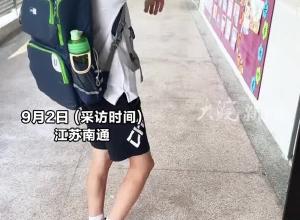 10岁独臂男孩转学第一天  紧张不敢进教室 妈妈暖心鼓励 刚到门口听到同学们阵阵掌声
