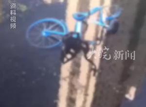 辽宁本溪一出租车公司经理 称将共享电单车投河砸烂 本人回应：已被批评教育 当地：共享电单车系私自投放 已要求撤场
辽宁本溪一出租车公司经理 称将共享电单车投河砸烂 本人回应：已被批评教育 当地：共享电单车系私自投放 已要求撤场

