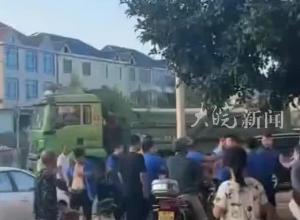 江西抚州多名城管围殴店主，城管局：可能是乡镇执法人员，镇政府称已成立调查组