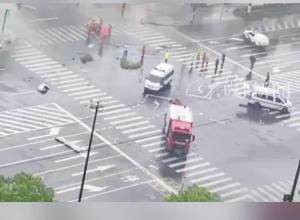 江苏昆山高压电线 因台风坠落致两快递员被电 医院：还在抢救