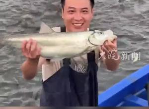 百万粉丝网红李维刚 花2万多承包鱼塘 捞鱼时遭村民哄抢 村书记澄清：系摆拍 损害村庄形象