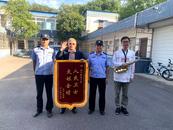 派出所響起薩克斯 蚌埠一男子用音樂感謝民警為其找回樂器