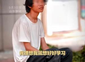 父亲患癌去世 母亲患病20年 13岁男孩烈日下卖玉米 成绩名列前茅 想当医生治好母亲的病