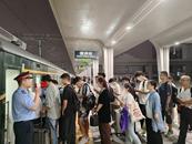 長三角鐵路迎來中秋小長假返程客流高峰  預(yù)計發(fā)送旅客315萬人次