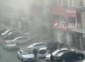 辽宁营口大石桥市一商铺 液化气罐泄露引发闪爆 造成现场4人受伤
