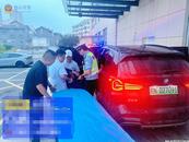護送病危患者去醫院，六安民警駕駛警車一路風馳電掣
