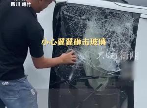 路遇车祸退役军人出手！ 砸车救人速度过快获救者差点误认他是撞车者