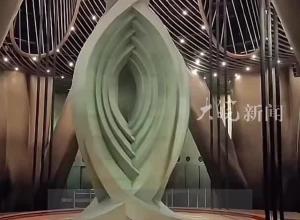 台风中上海第一高楼 上海中心大厦的 千吨阻尼器开始晃动