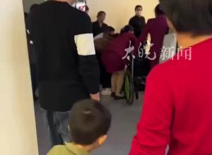 江苏淮安一医院医生殴打患者？部门回应：医生与患者家属发生冲突 是否打人等情况在调查
