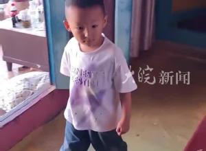 找不到妈妈无助大哭  癌症母亲离世 儿子四处找妈妈 一句“妈妈变小了“”让人泪目
