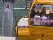 浙江雁蕩山纜車突發故障致一女游客墜落 記者對話現場目擊者：事發纜車已歪斜，纜車內有人