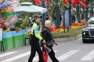 “警察藍”的堅守：國慶我在崗 守國門保平安