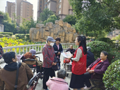 雪華鄉（宏業村街道）南山酈都社區開展“關愛老人，防詐騙知識宣傳”活動