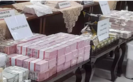 印尼巨貪被抓！家中搜出近萬億現金和51公斤黃金，現場畫面曝光