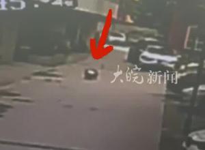 成都一5岁女童小区内遭碾压身亡 司机家属最新发声：不服全责认定 紧急避险没发挥作用，将起诉特斯拉
