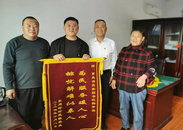淮南市高皇鎮：為民服務辦實事  村民稱贊送錦旗
