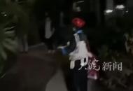 女子深夜穿僵尸服回小區嚇到遛狗大爺 物業：該女子是小區業主 搞完表演回來，以后將加強管理
