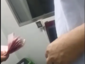 母親被推進手術室，醫生問家屬要3000元現金紅包？四川一醫院回應