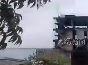 印度一男子围观爆破拆除违建，不幸被飞石砸中头部身亡，另有数人被飞石砸伤