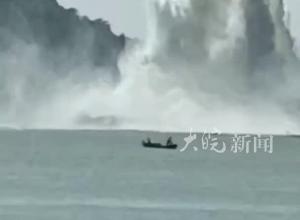 布洲渡口自来水管爆裂，惊现“龙喷水” 水柱数米高，珠海水控集团回应：已修复