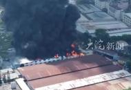 廣東東莞一企業失火 現場濃煙滾滾 當地回應：已得到控制 沒有傷亡