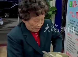 这一声“妈”太催泪了！刑警与歹徒搏斗身中20刀牺牲，85岁母亲深夜给刑侦大队送饺子