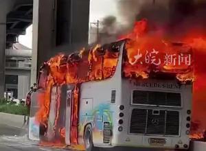泰国一校车起火，已致25人死亡！泰总理：政府将承担医疗费用