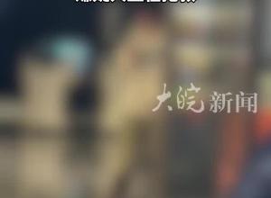 男子在网吧内持械行凶 成都警方通报：一人抢救无效死亡 嫌疑人正在抢救