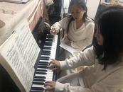 19歲盲人女孩郁曉楠就讀大學一個月：嘗試獨自去上課，自信不需要太多呵護