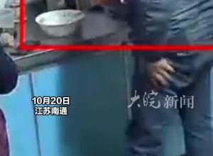 煤气罐软管5年未换，炒菜时突然泄露爆燃，当事人：是门救了我一命