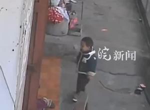 奶奶家中突然昏迷 两岁半男童机智求救救回奶奶