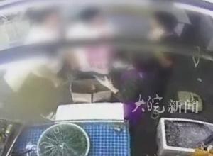 大连一男子在水产品市场被杀害，姐姐称：弟弟与凶手不认识，“弟弟无辜惨死，要凶手杀人偿命”