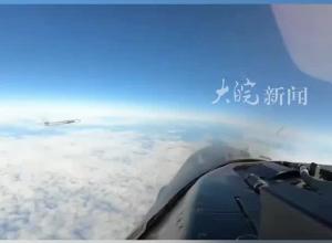 美军公布美俄战机空中交锋视频 苏-35加速掠过F-16机头