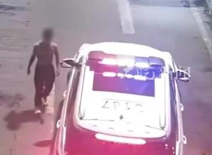 小伙奶奶去世伤心难过 路上找民警聊天解心结 “要坚强起来，让奶奶放心”
