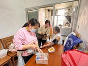 大觀區鴨兒塘社區：“敬老月”為老年人上門進行健康檢查