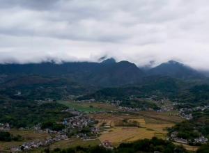 安徽岳西大别山云雾缭绕  景色迷人