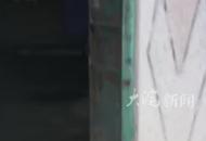 網友發視頻求助：自己所在的村子 每到夜里就突然出現密密麻麻的蟲子 反復噴灑農藥，依然大量出現 “不知道是不是跟古墓有關”
