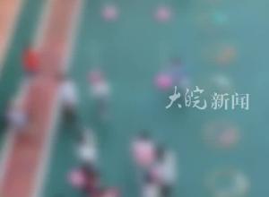 四川巴中一幼儿园为应付检查让学生定制校服？当地主管部门回应