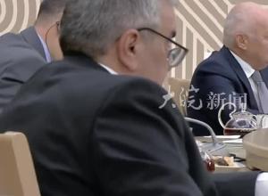 普京微笑表态：美国无法阻止中国发展就像“让太阳不要升起” 一样是不可能的
