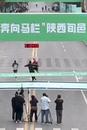 ?陜西旬邑半程馬拉松一男子沖向沖刺選手 官方回應：已對其批評教育