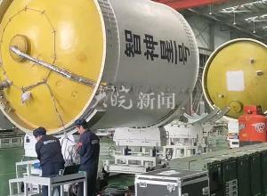 高质量发展调研行  池州火箭生产车间 工作人员正在忙碌
