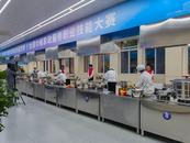2分钟内收纳50件换季衣物 这些家政能手在合肥大显身手