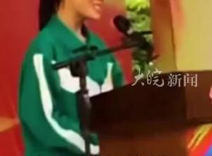 十年前女生站在学校讲台上获赠10万元奖学金，十年后她给母校捐赠110万元 