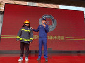 消防“零”距離安全伴成長  ——工農(nóng)小學(xué)開展消防車進(jìn)校園活動