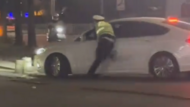 欲逃避交警檢查開車撞上石墩？江西一地警方回應：當事人飲酒后駕駛機動車