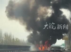 载有辽师大学生的客车高速起火，多名学生受伤？当地医院回应：已接收16名伤者