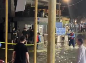 “深圳八景”之一中英街发生海水倒灌 
当地回应：及时关闭海滨栈道入口