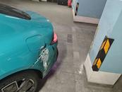 70多輛小米SU7自動泊車撞墻、撞柱，視頻曝光！官方客服：系統BUG，承擔全部維修費用