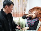 編出1000多件手工藝品的雙癌患者芳子：“我就是要堅(jiān)強(qiáng)下去”
